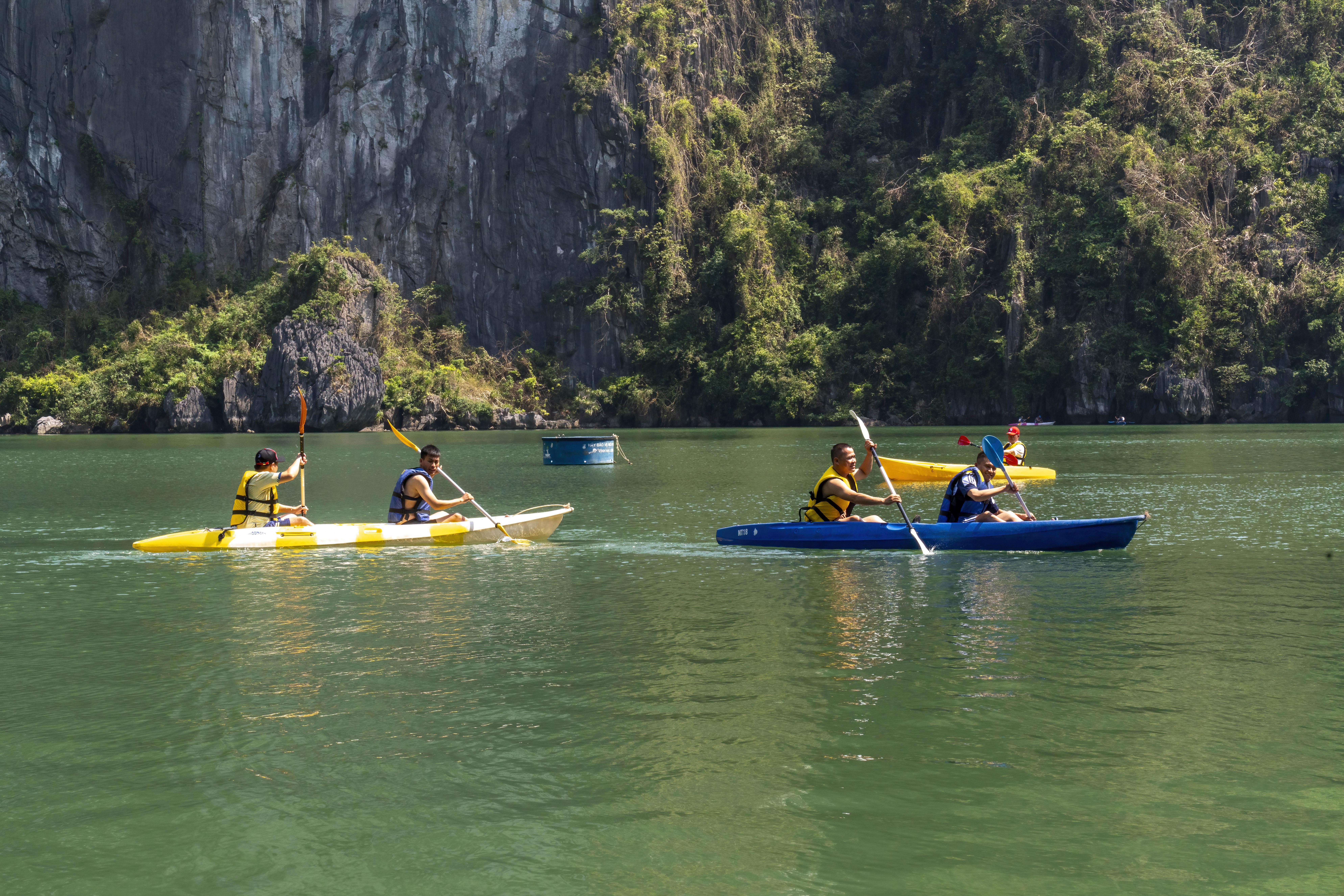 cheo-thuyen-kayak-vao-mua-he